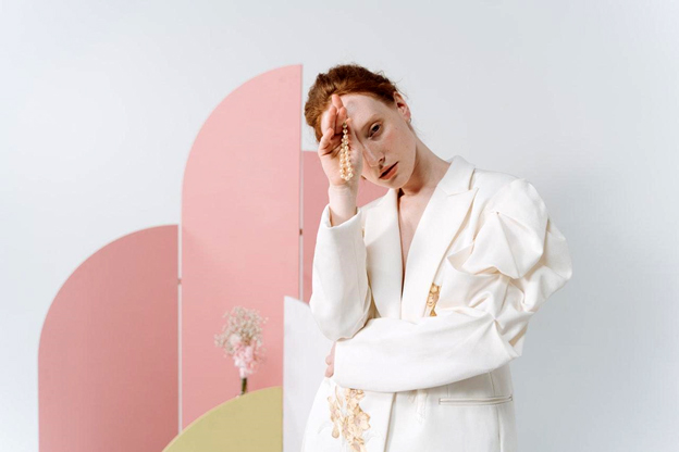 Fashionable ways to wear pearls for a confident look