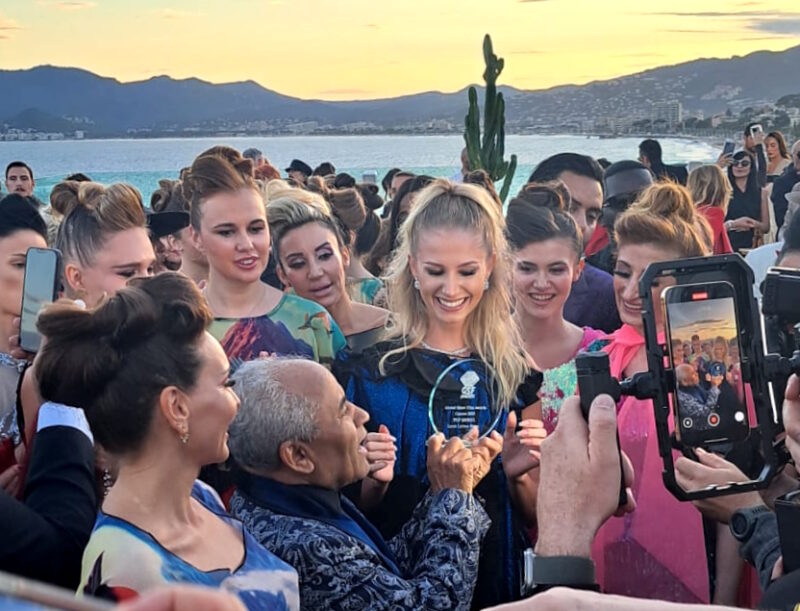 GSF Awards Director Andres Aquino presents the 2025 Top Model Award to Sarah Larissa Bruns.